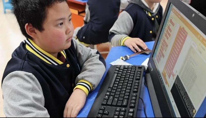 科技与创意交汇 宜宾市叙州区五友路学校数字素养实践中的微控制器音乐创作之旅